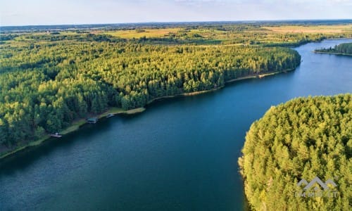 Terrain pour une ferme au bord du lac Makys