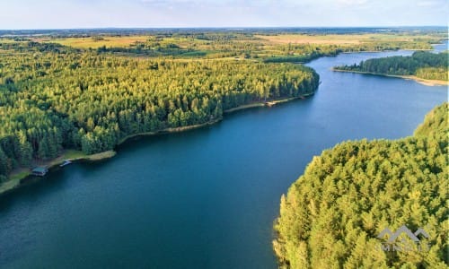 Terrain pour une ferme au bord du lac Makys