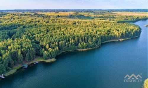 Terrain pour une ferme au bord du lac Makys