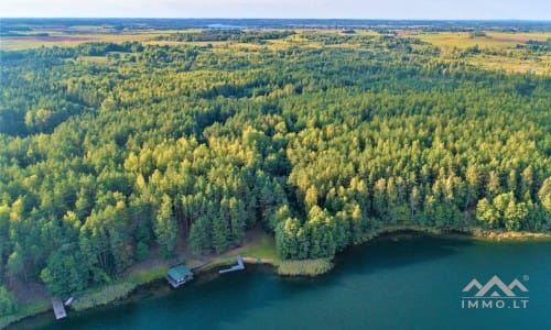 Terrain pour une ferme au bord du lac Makys