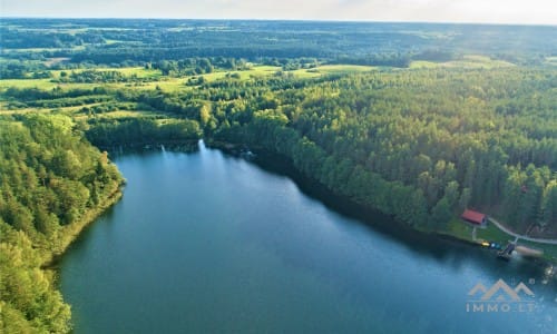 Terrain pour une ferme au bord du lac Makys