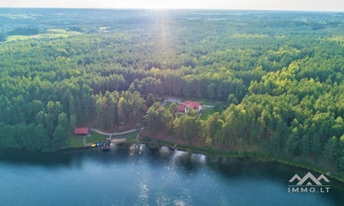 Terrain pour une ferme au bord du lac Makys