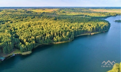 Terrain pour une ferme au bord du lac Makys