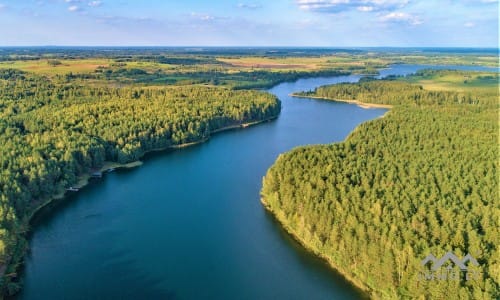 Terrain pour une ferme au bord du lac Makys