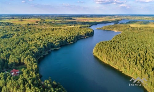 Terrain pour une ferme au bord du lac Makys