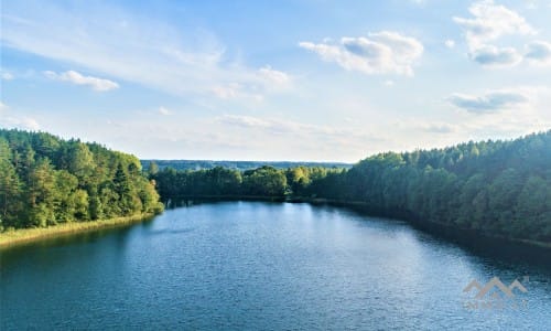 Terrain pour une ferme au bord du lac Makys