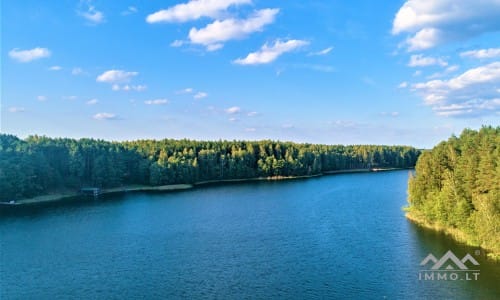 Terrain pour une ferme au bord du lac Makys