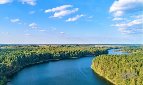 Terrain pour une ferme au bord du lac Makys