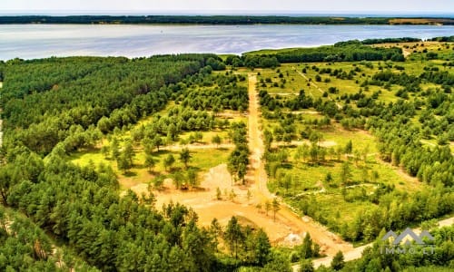 Un terrain à bâtir près de la lagune de Courlande