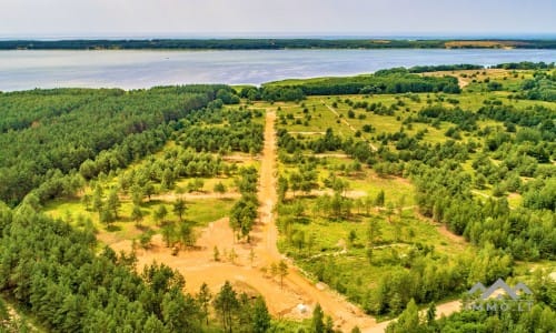 Un terrain à bâtir près de la lagune de Courlande