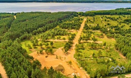 Un terrain à bâtir près de la lagune de Courlande