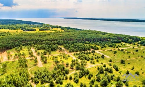 Un terrain à bâtir près de la lagune de Courlande