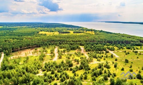 Un terrain à bâtir près de la lagune de Courlande