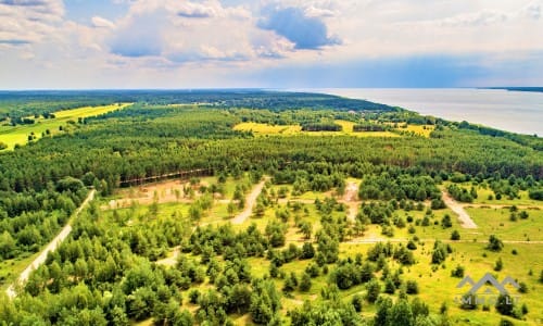 Un terrain à bâtir près de la lagune de Courlande