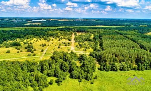 Un terrain à bâtir près de la lagune de Courlande