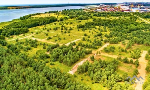 Un terrain à bâtir près de la lagune de Courlande