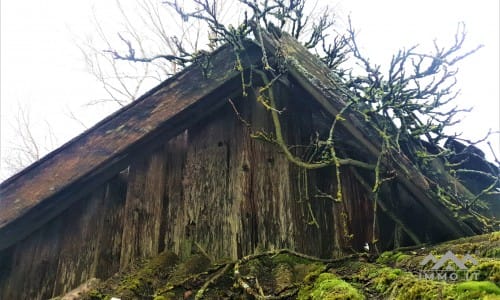 Une vieille ferme dans le quartier de Skuodas