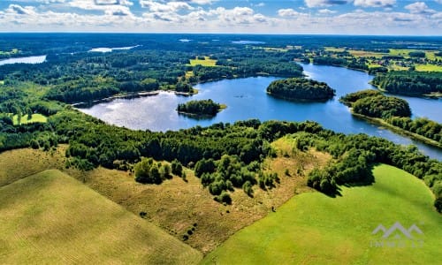 Terrain au bord du lac