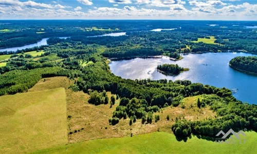 Terrain au bord du lac