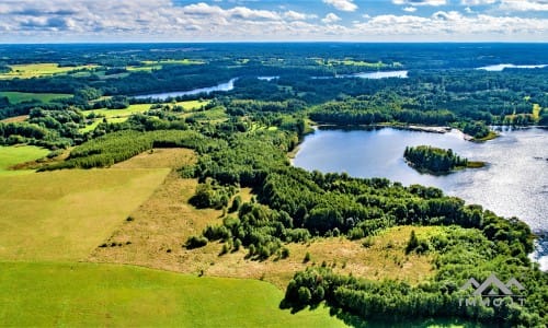 Terrain au bord du lac