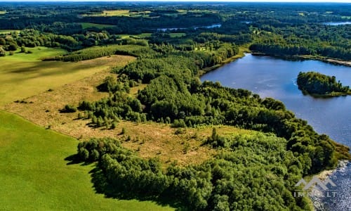 Terrain au bord du lac