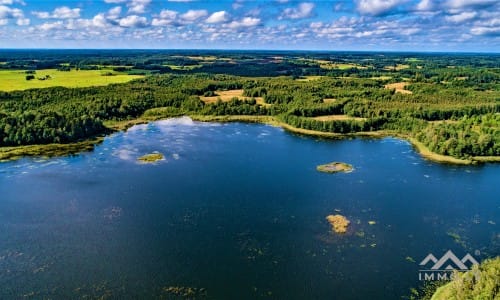 Terrain au bord du lac