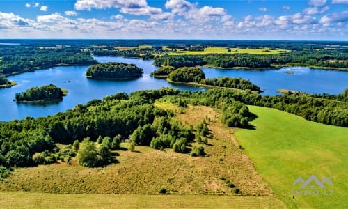 Terrain au bord du lac