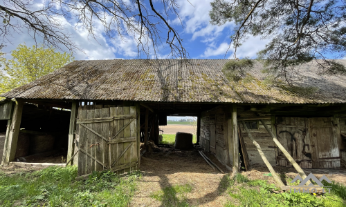 Une vieille ferme près de Kryžkalnis