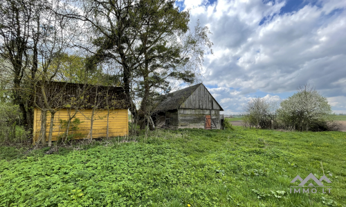 Une vieille ferme près de Kryžkalnis