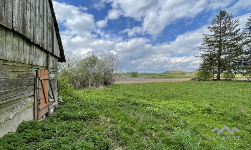 Une vieille ferme près de Kryžkalnis