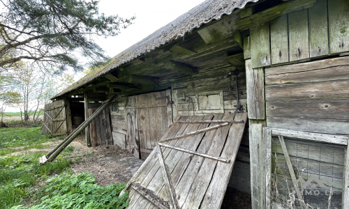 Une vieille ferme près de Kryžkalnis