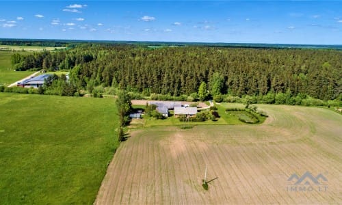 Fermette avec 13 hectares de terrain