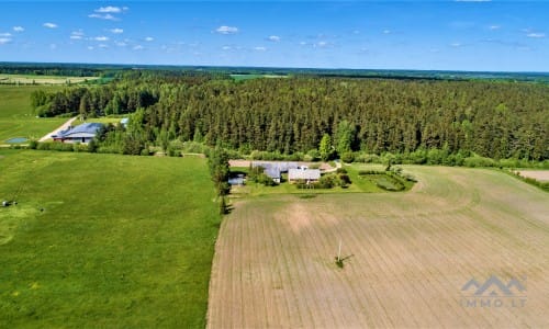 Fermette avec 13 hectares de terrain