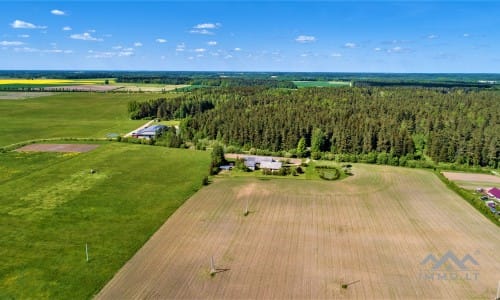 Fermette avec 13 hectares de terrain