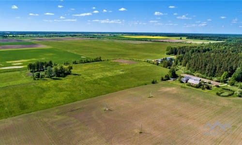 Fermette avec 13 hectares de terrain