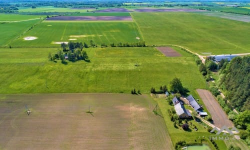 Gehöft mit 13 Hektar Land