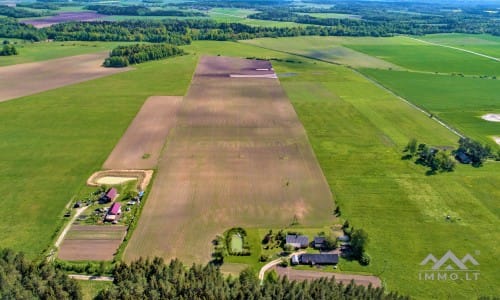 Fermette avec 13 hectares de terrain