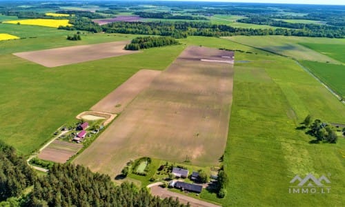 Fermette avec 13 hectares de terrain