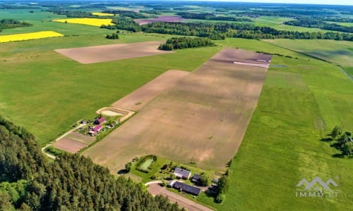 Fermette avec 13 hectares de terrain