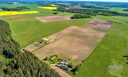 Fermette avec 13 hectares de terrain