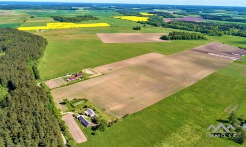 Fermette avec 13 hectares de terrain