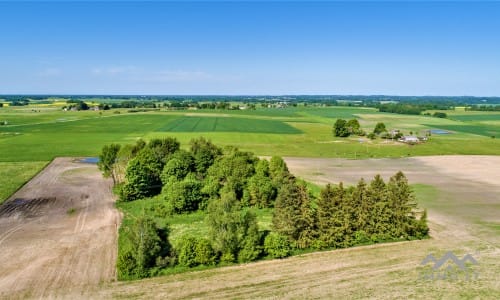 Une vieille ferme près de Kryžkalnis