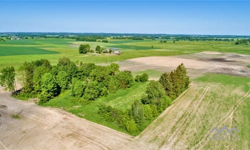 Une vieille ferme près de Kryžkalnis