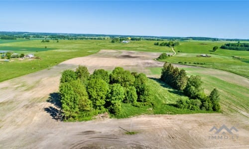 Une vieille ferme près de Kryžkalnis