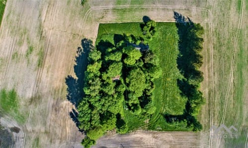 Une vieille ferme près de Kryžkalnis