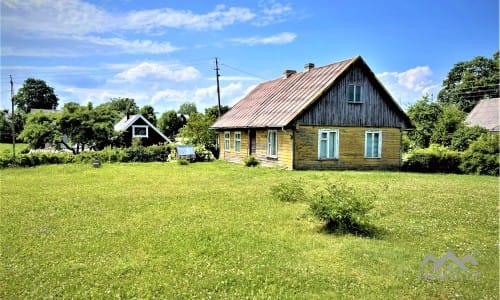 Homestead in Plateliai Near The Lake