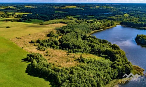 Terrain au bord du lac