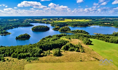 Terrain au bord du lac