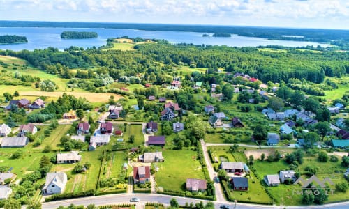 Homestead in Plateliai Near The Lake