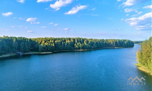 Terrain pour une ferme au bord du lac Makys